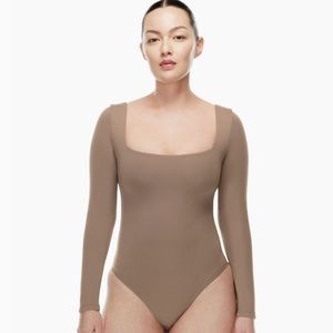 Aritzia Babaton Contour Squareneck Longsleeve Bodysuit